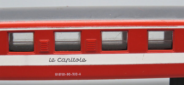 Arnold 3761	SNCF Schnellzugwagen 1. Klasse, 4-achsig, rot, ´Le Capitole´