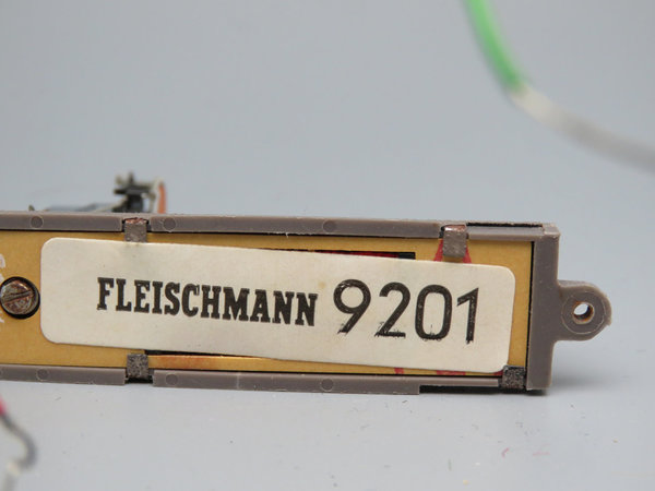 Fleischmann Piccolo 9201  Form-Vorsignal, ungekoppelt, für 3 Begriffe,