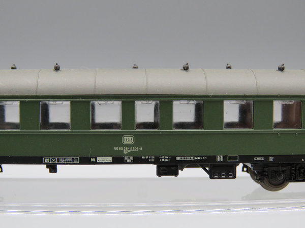 Roco 24250 - Eilzugwagen 2. Klasse, Gattung/Bauart Bye 667, 4-achsig, grün OVP