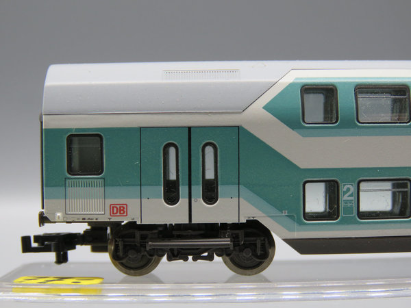 Minitrix 13757 - Doppelstockwagen 2. Klasse, Gattung/Bauart DBz 751, 4-achsig, grün/grau - OVP