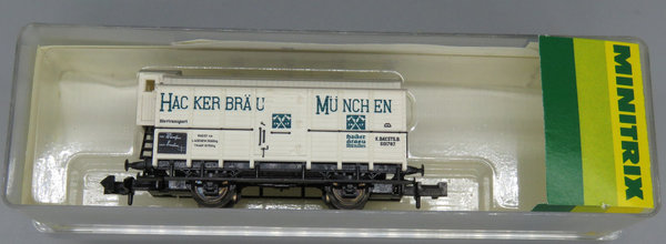 Minitrix 3218 Kühlwagen mit Brhs (Bierwagen), 2-achsig, weiß, ´HACKERBRÄU MÜNCHEN´ - OVP
