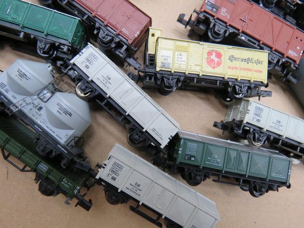 Arnold 15 x Güterwagen