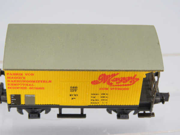 SwissToys 7 - Gedeckter Güterwagen  gelb, ´Maggi´, mit Kreidetafel, mit Zettelkasten - EVP - EVP