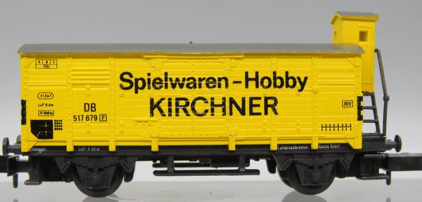 Arnold 4277 - Gedeckter Güterwagen, 2-achsig, gelb, ´Spielwaren-Hobby Kirchner´