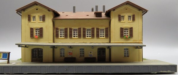 5 x Gebäude / Bahnhof / städtische Gebäude