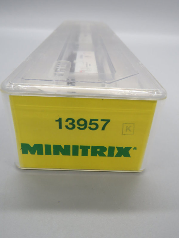 Minitrix 13957 - Wagen-Set mit drei Hubschiebedach- und Schiebewandwagen